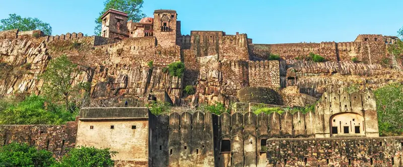 Exploring Ranthambore Fort – History, Architecture, Legends & Top Things to Do